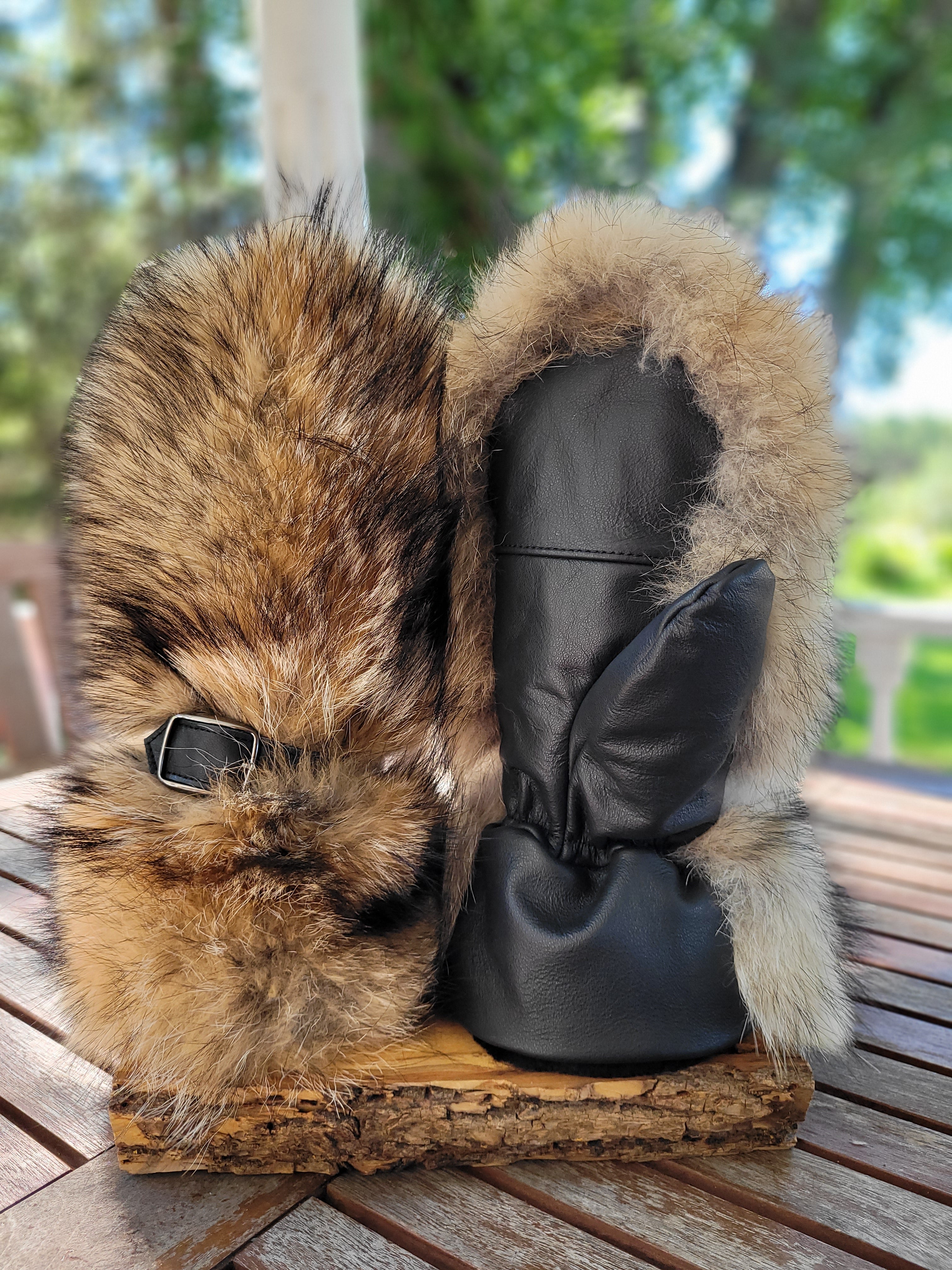 Mitaines en cuir et fourrure de coyote