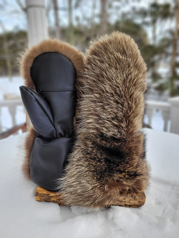 Mitaines en cuir et fourrure de raton-laveur