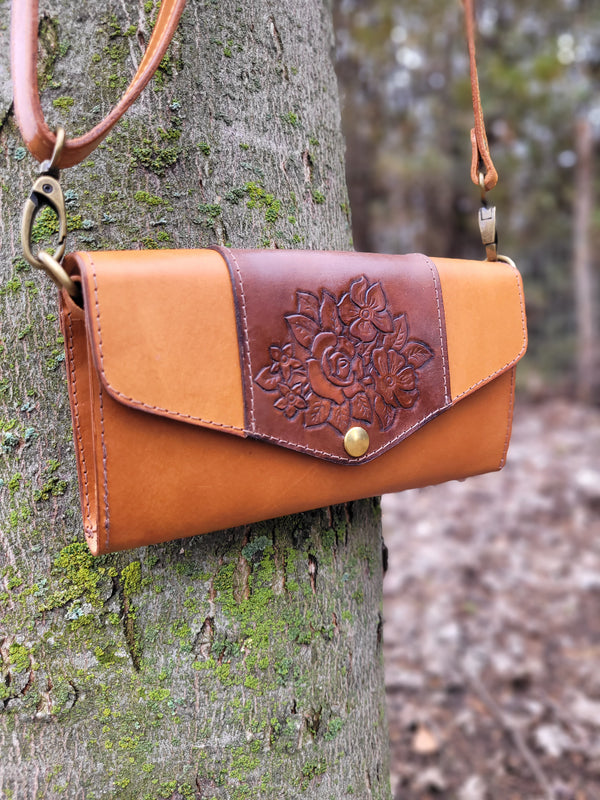 Sacoche en cuir repoussé