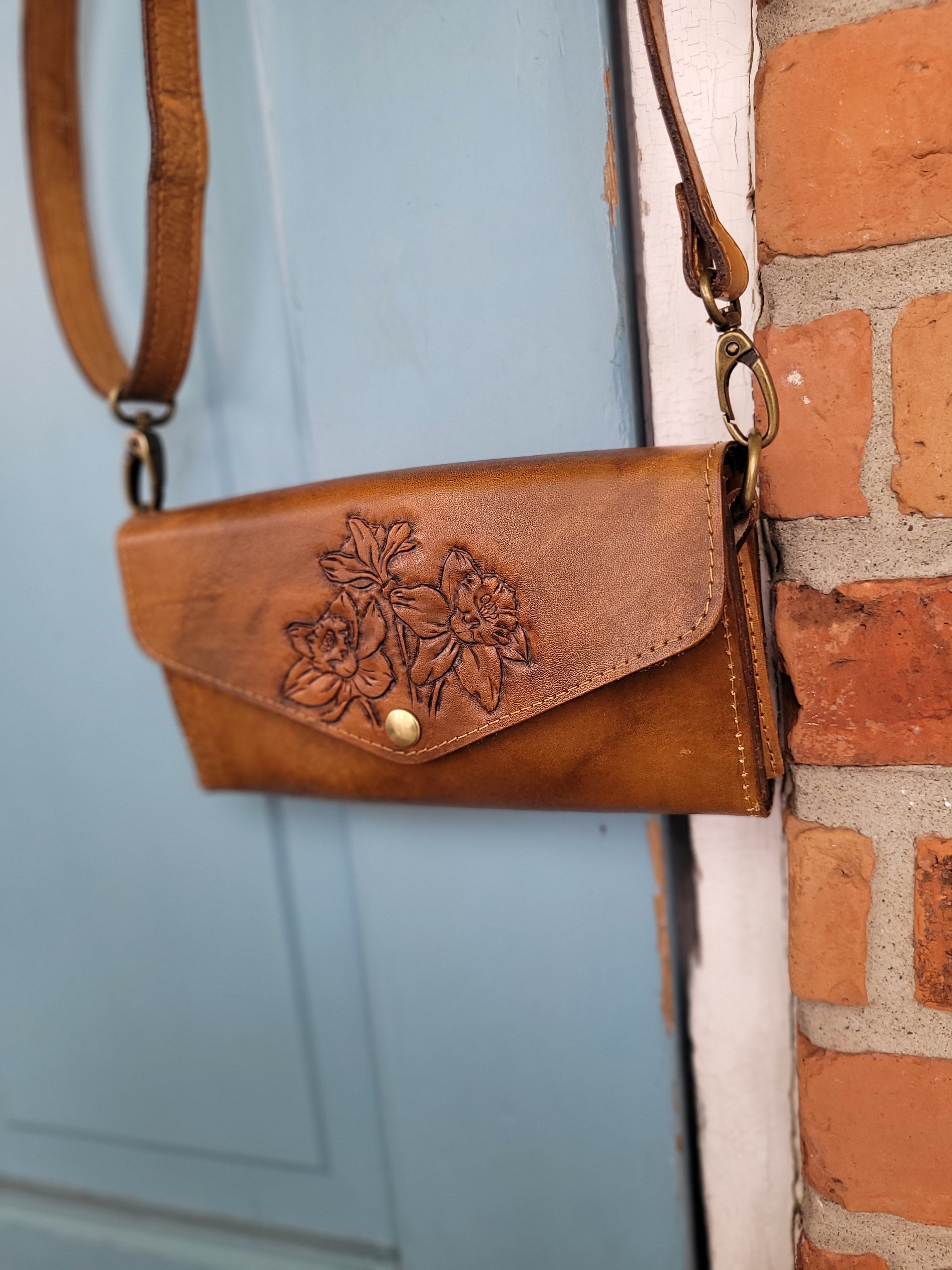 Sacoche en cuir repoussé