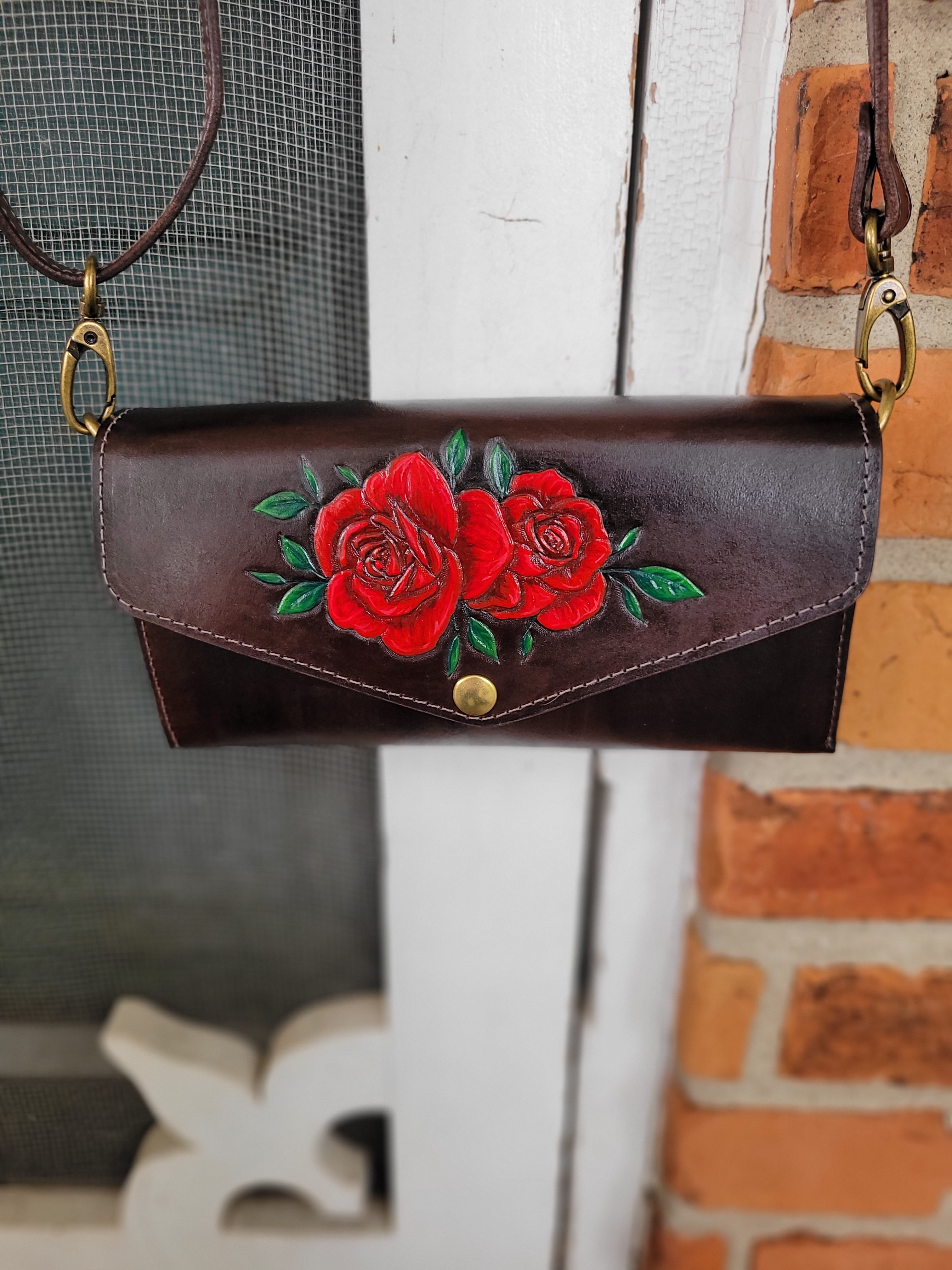 Sacoche portefeuille en cuir – Roses rouges